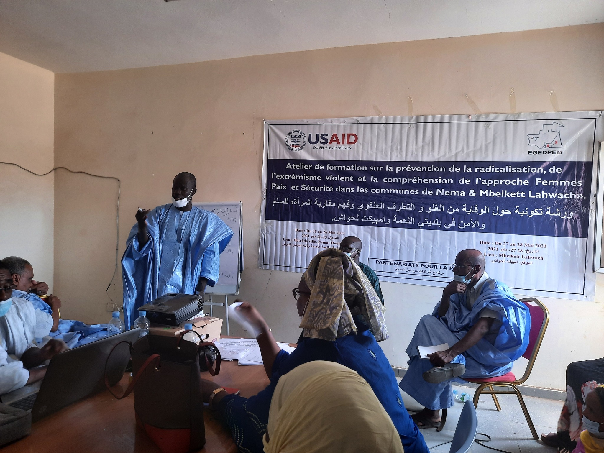 Photo du maire adjoint de Nema lors de la formation des femmes de Nema sur la prÃ©vention de l'extrÃ©misme et du radicalisme violent